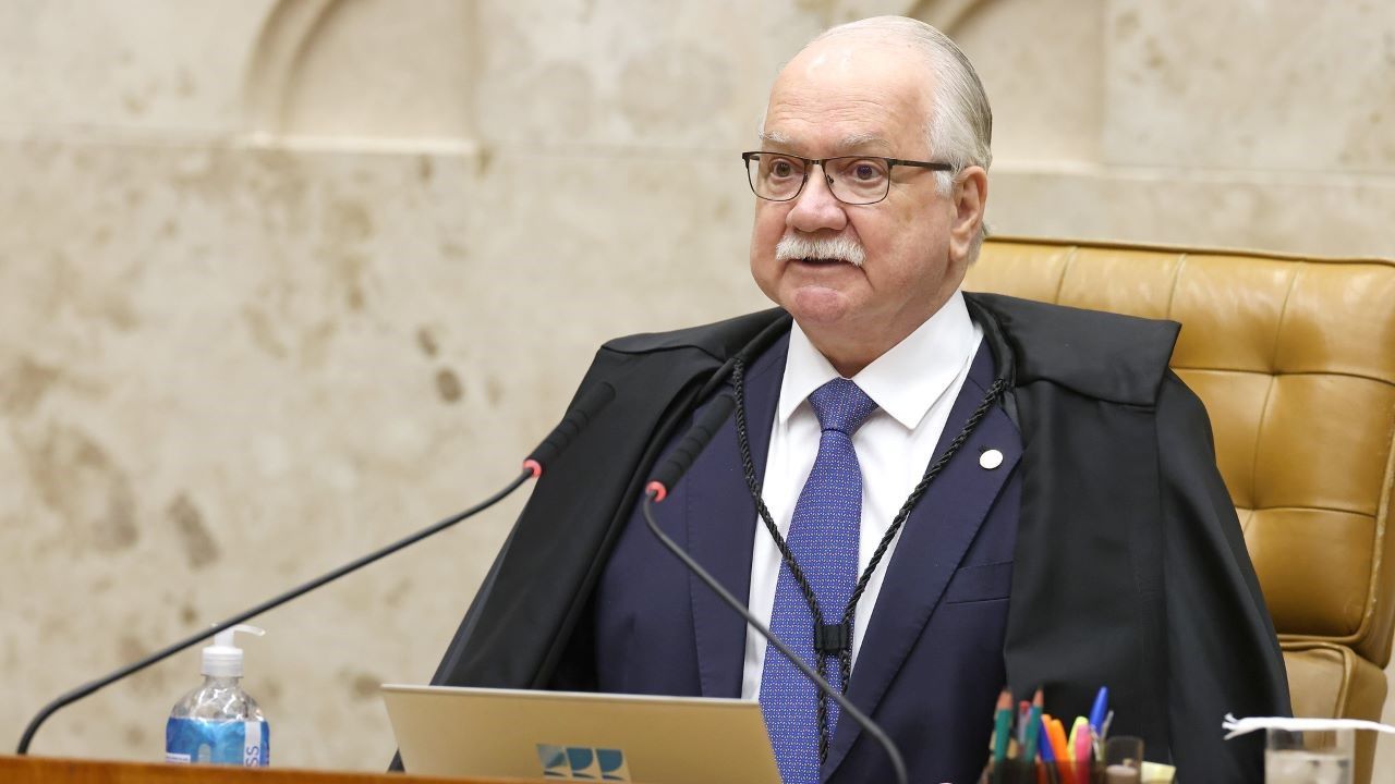 Após decisão de Dino, Fachin se reunirá com membros do TSE