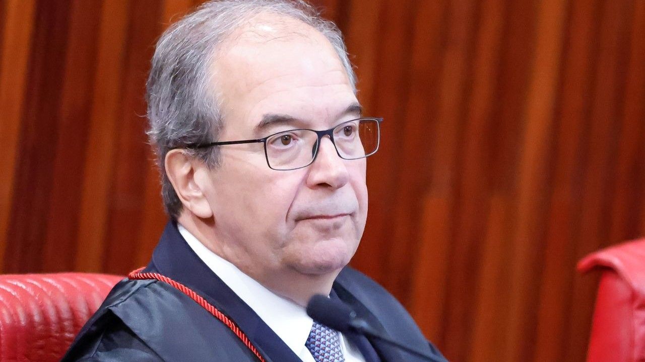 TSE faz novas exigências a Meta em ação do PT contra Flávio