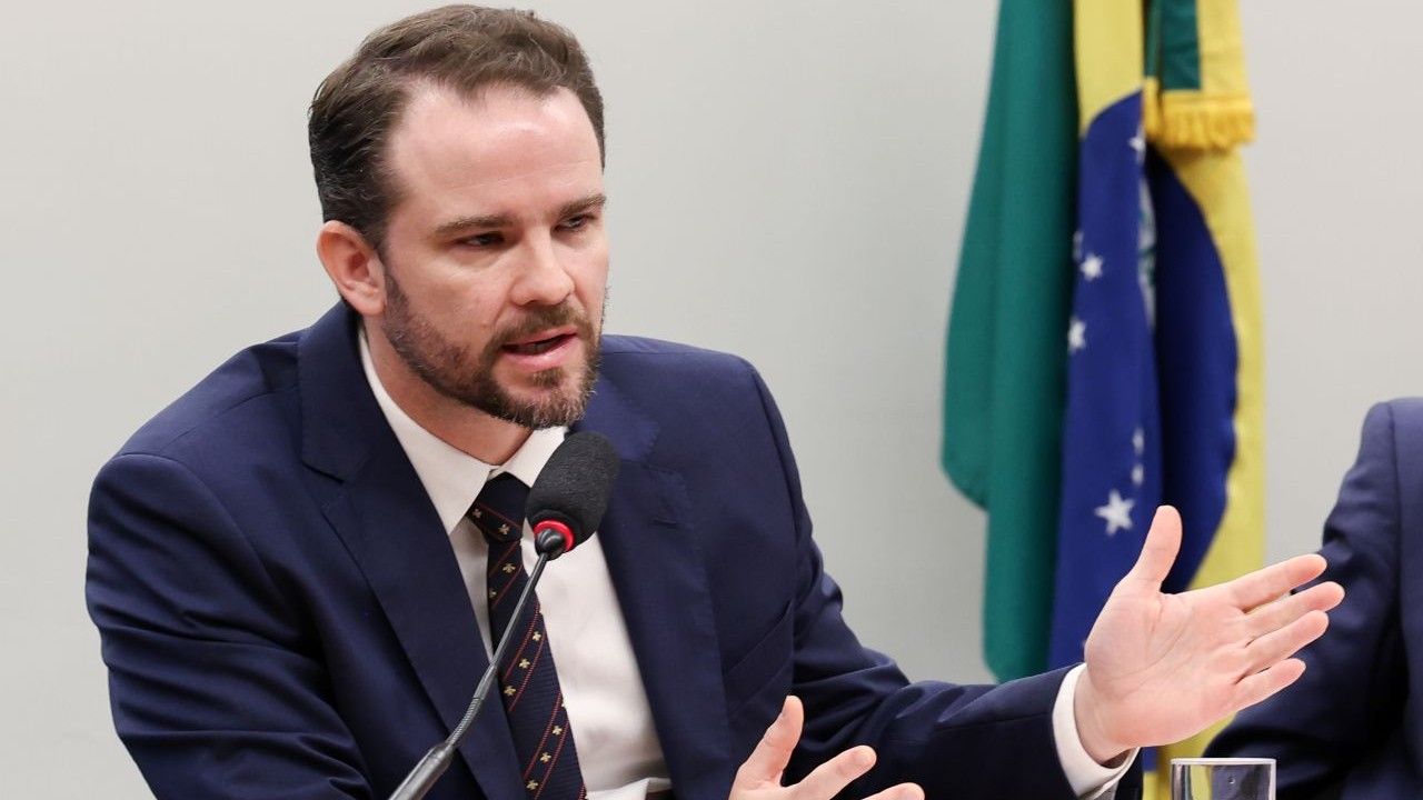 Governo Lula vê “calote” de R$ 3 tri em proposta de Flávio Governo Lula vê “calote” de R$ 3 tri em proposta de Flávio