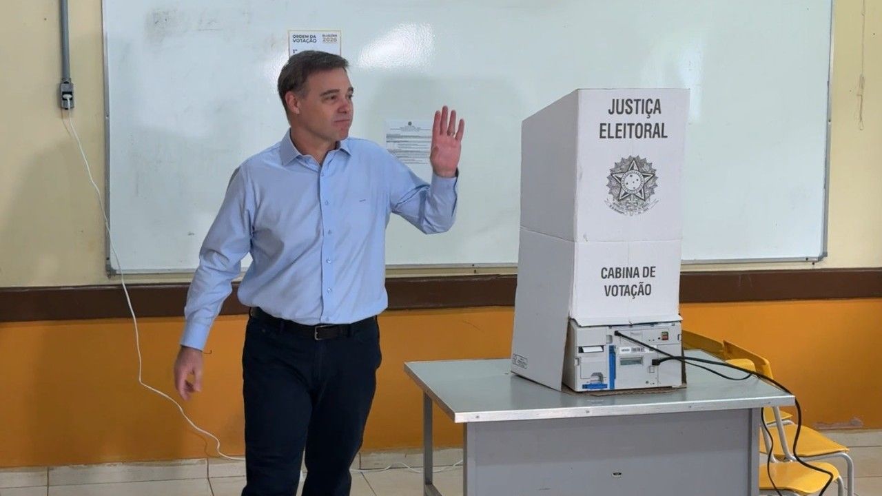 Ministro André Mendonça, vice-presidente do TSE, vota em Brasília | SBT