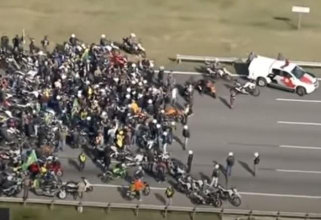 Motociclistas durante ato favorável ao presidente Jair Bolsonaro