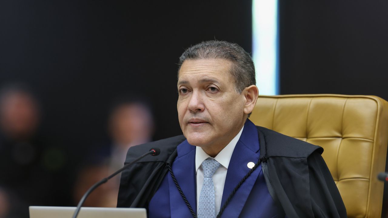Kássio manda PGR opinar sobre revisão criminal de Bolsonaro