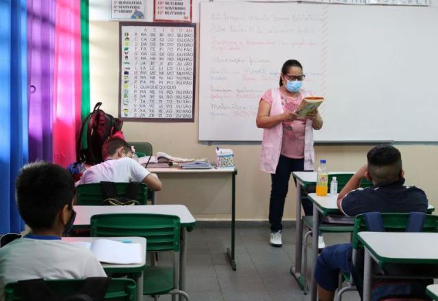 Professora em sala de aula