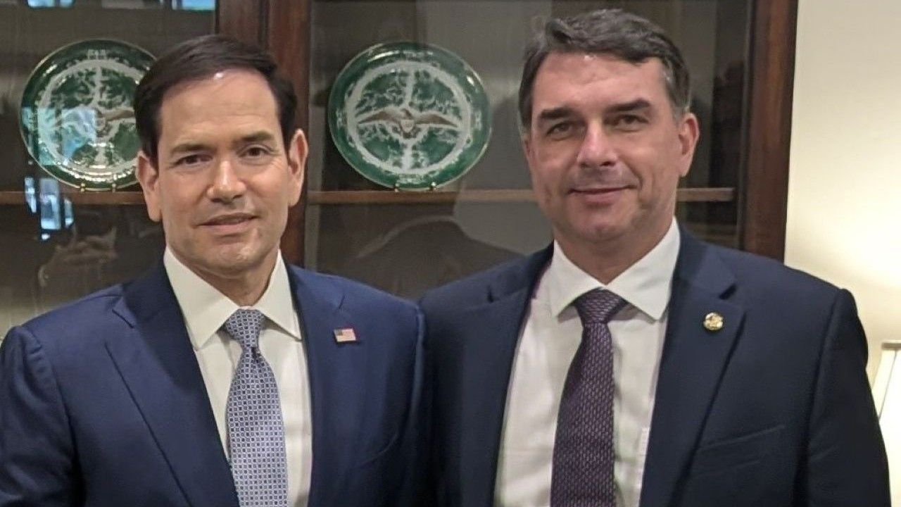 Secretário de Estado dos EUA, Marco Rubio, e senador Flávio Bolsonaro (RJ), em encontro nos Estados Unidos 