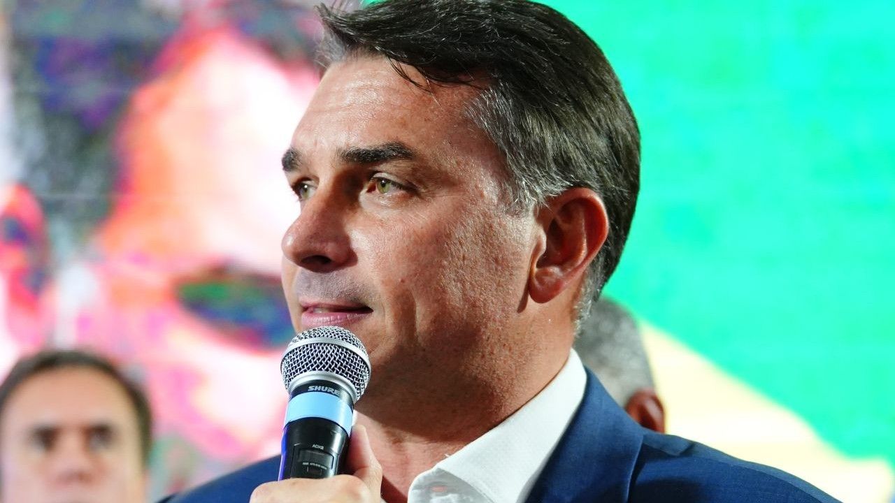 Flávio entrou nos EUA com autorização humanitária