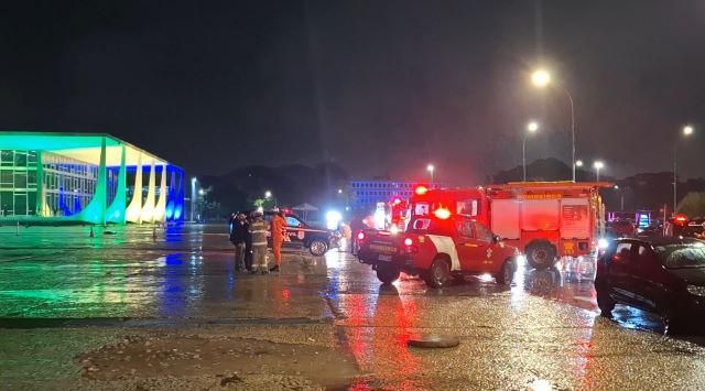 Polícia Federal abre inquérito para investigar explosões na Praça dos Três Poderes 