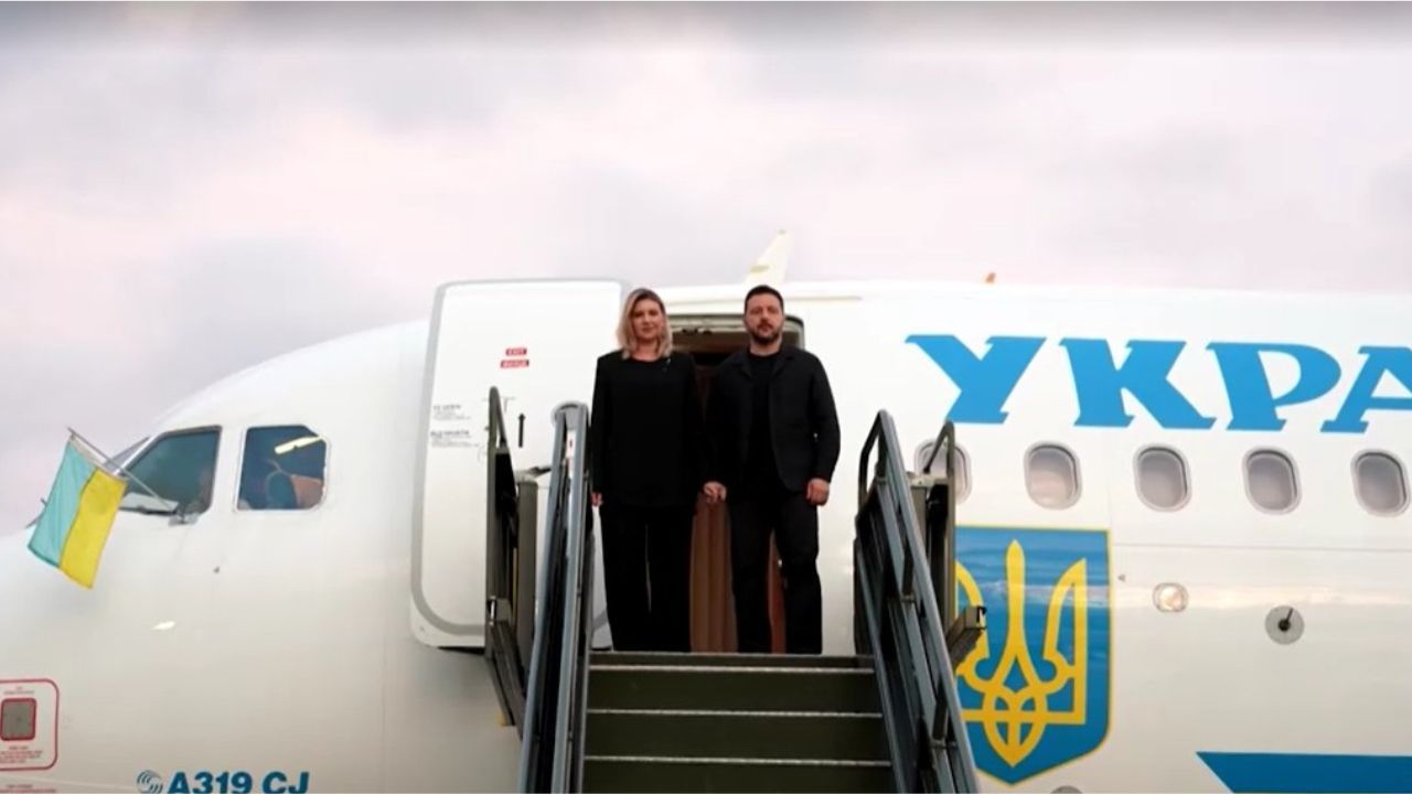 Presidente ucraniano, Volodymyr Zelensky, e a primeira-dama, Olena Zelenska, desembarcando de avião na Noruega | Reprodução/Reuters