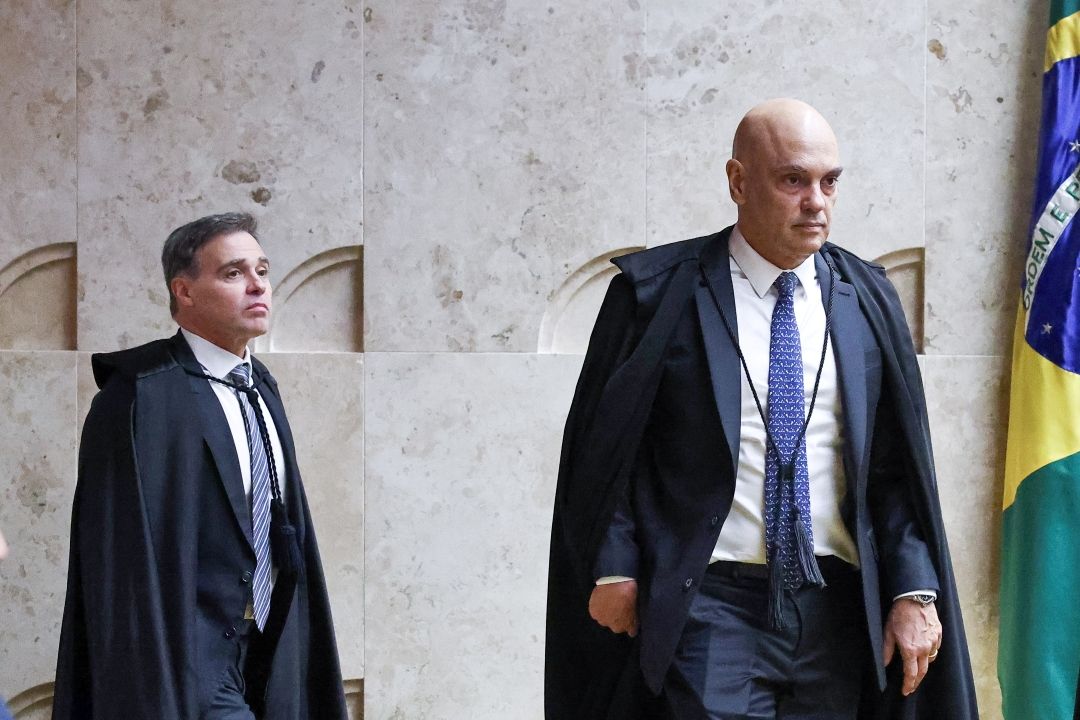 Os ministros André Mendonça e Alexandre de Moraes durante sessão plenária no STF | Antonio Augusto/STF