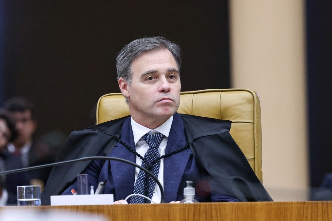 Mendonça cobra Fachin sobre casos Master e INSS no STF