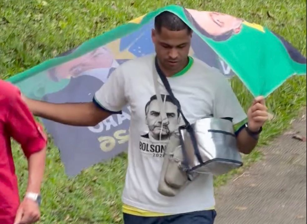 Ato de Flávio em BH tem gritos de “volta, Bolsonaro” Ato de Flávio em BH tem gritos de “volta, Bolsonaro”