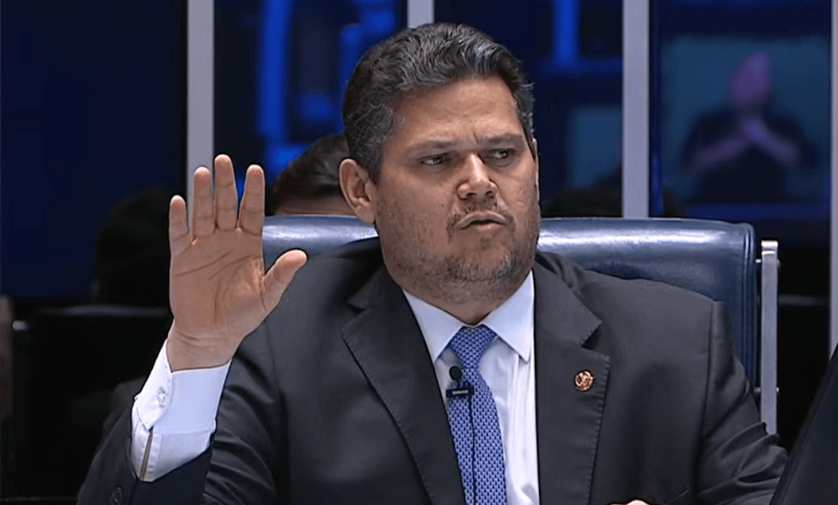 Alcolumbre adia PEC da Segurança para depois da eleição Alcolumbre adia PEC da Segurança para depois da eleição