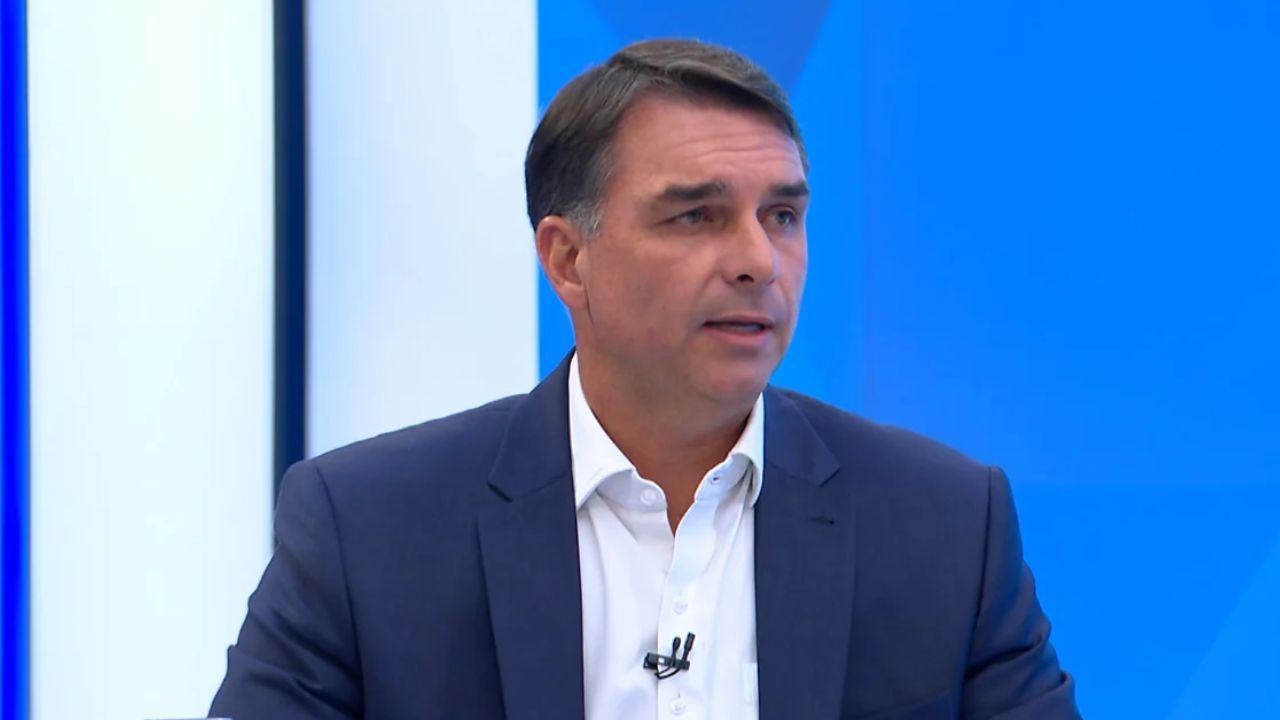 Flávio vê com 'entusiasmo' promessa de transparência de Lula Flávio vê com 'entusiasmo' promessa de transparência de Lula