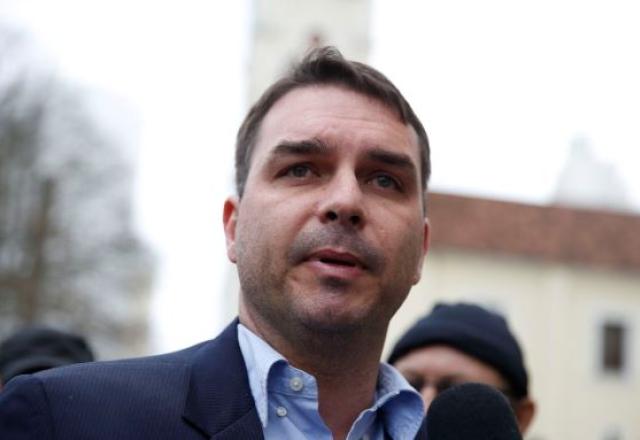 Em plano de governo, Flávio defende reduzir maioridade penal Em plano de governo, Flávio defende reduzir maioridade penal