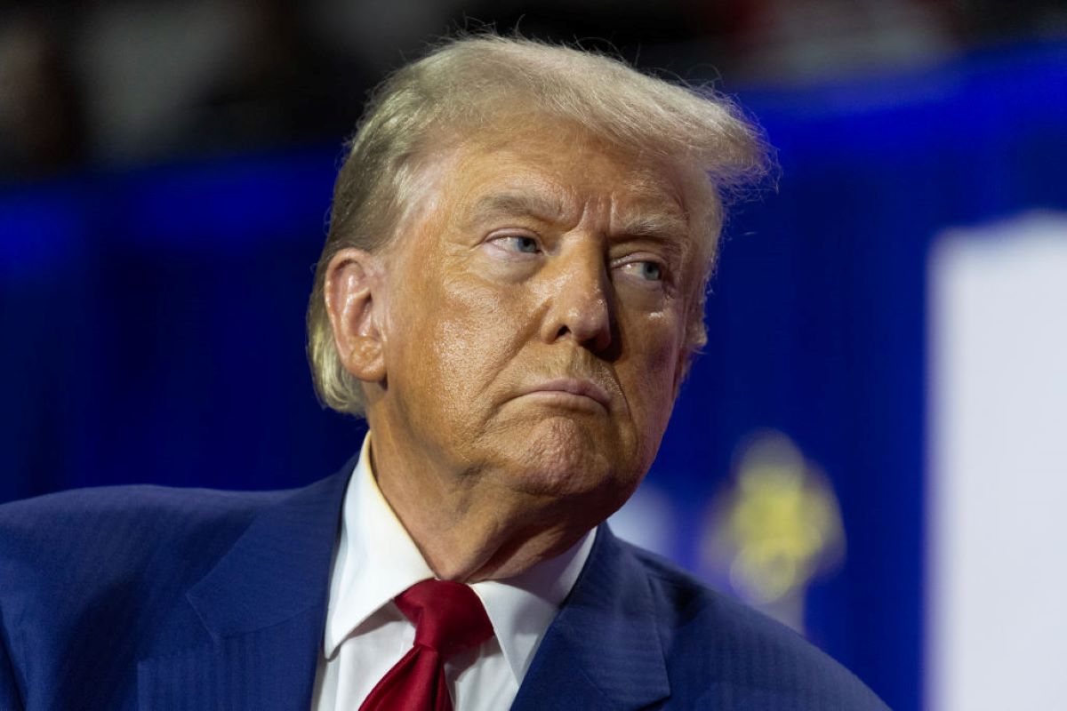 Trump sugere que Ucrânia pode se tornar russa e exige US$ 500 bilhões em terras-raras