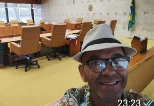 Na manhã de terça-feira (13), homem chegou a ir a banheiro na Câmara dos Deputados | Reprodução/Primeiro Impacto