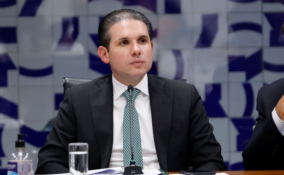 Motta conquista apoio de PDT e PSB e eleva isolamento do PL