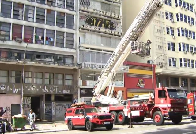 Apartamento em ocupação popular pega fogo em SP | Reprodução/SBT