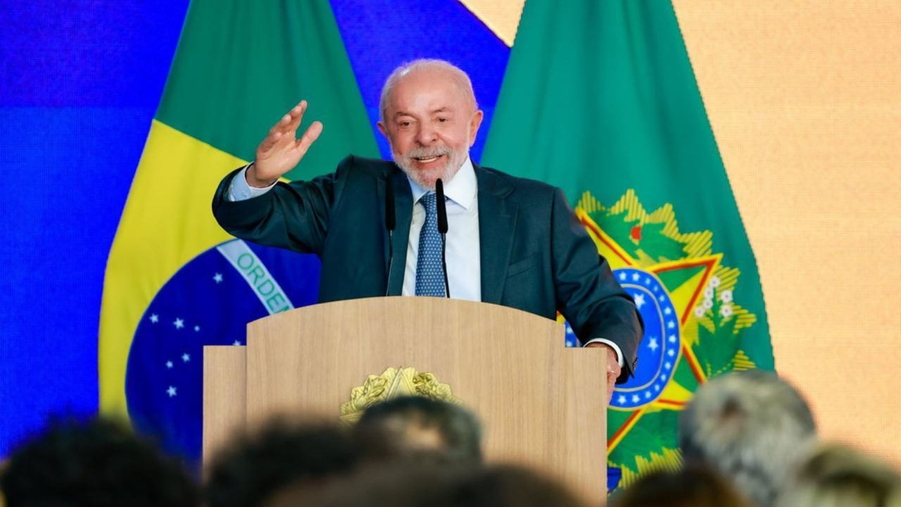 Fiquei constrangido de enfrentar milicianismo, diz Lula