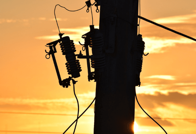 Poste da rede de energia elétrica | Pixabay