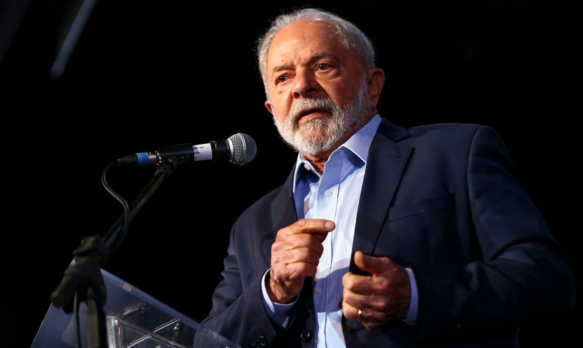 Bolsonaro tentou golpe de Estado e sabe que pode ser preso, diz Lula