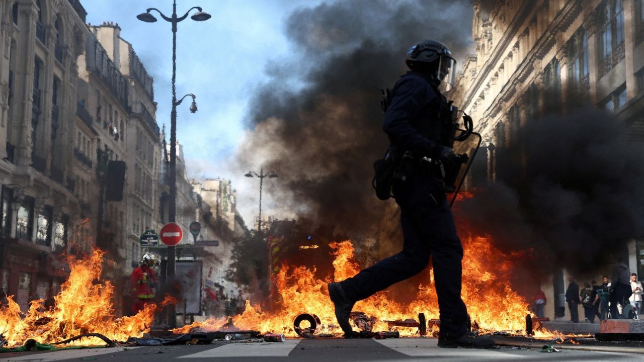 Em destaque: França deve mobilizar 70 mil policiais para o Halloween