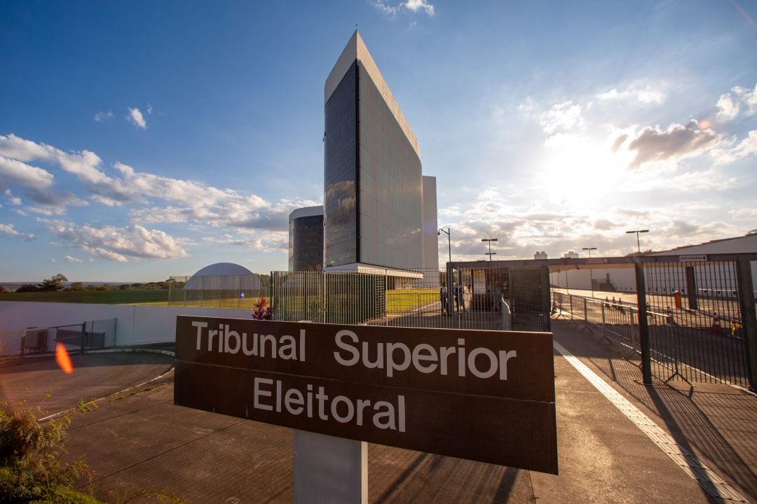Ministros do TSE criticam avanço do STF sobre a corte