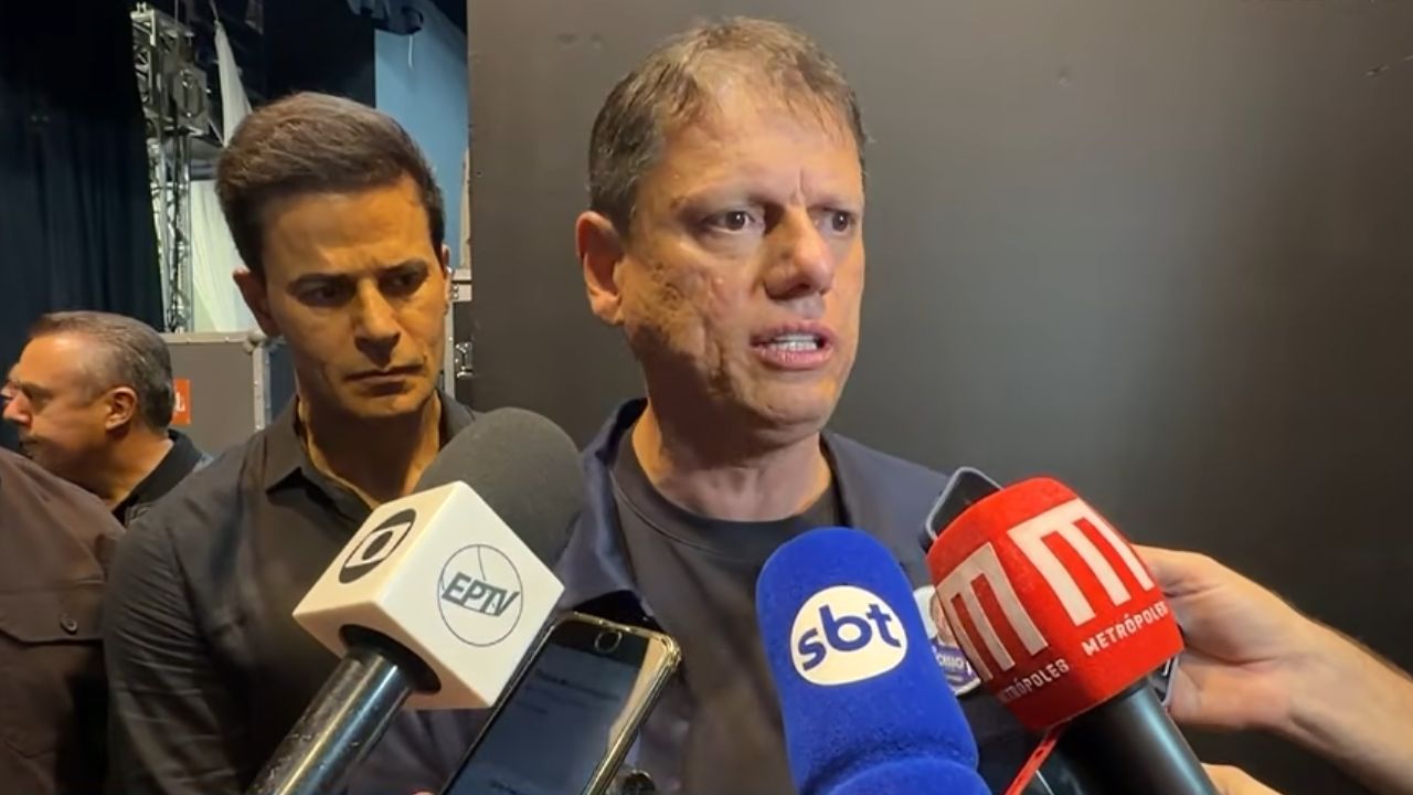 Tarcísio reconhece vitória de Lula e agradece a Flávio Tarcísio reconhece vitória de Lula e agradece a Flávio