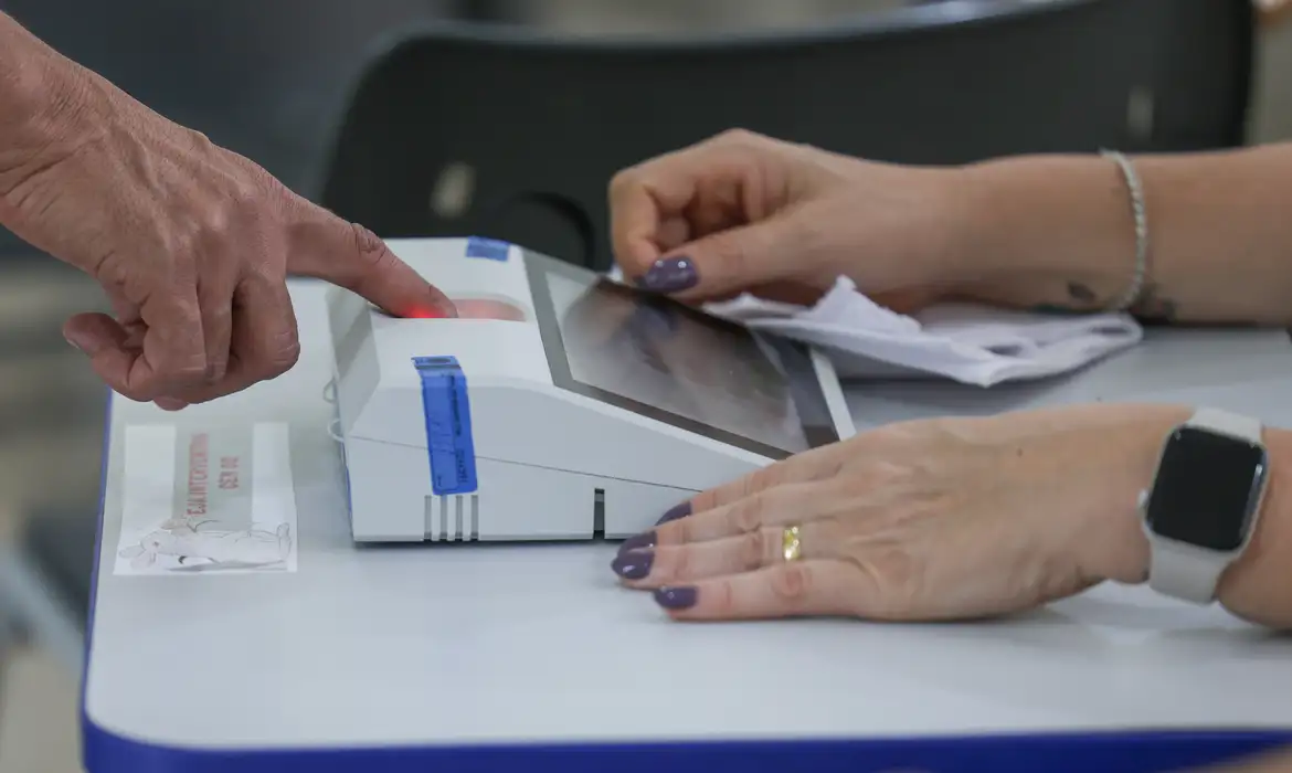 Após prorrogação da votação, PL convoca fiscais às urnas Após prorrogação da votação, PL convoca fiscais às urnas